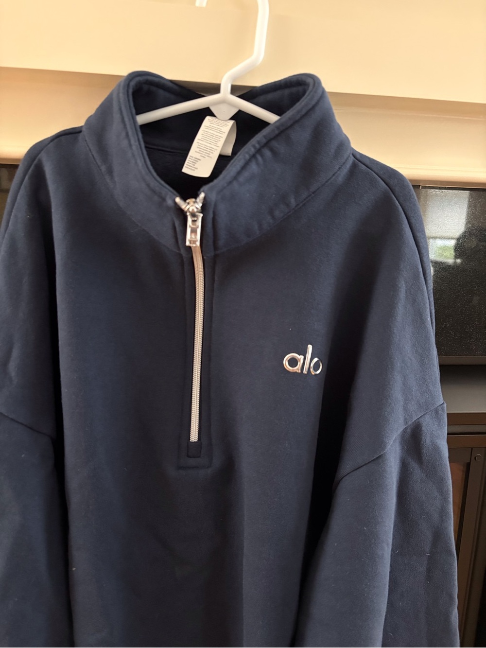 Women’s ALO Quarter-Zip Pullover - Picture 2 of 3